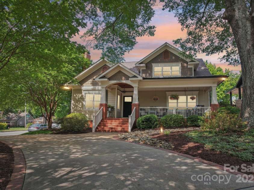 1701 Dearmon Drive, Charlotte, NC 28205.  MLS# CAR4256232, YatesRealty ID 21415. 