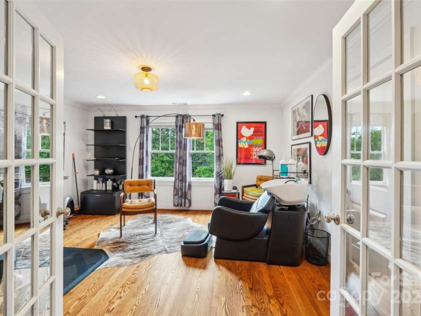 1701 Dearmon Drive, Charlotte, NC 28205.  MLS# CAR4256232, YatesRealty ID 21415. 