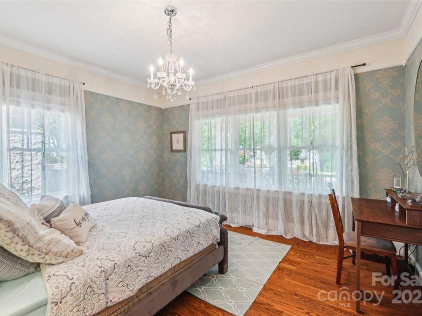 1701 Dearmon Drive, Charlotte, NC 28205.  MLS# CAR4256232, YatesRealty ID 21415. 