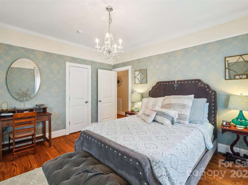 1701 Dearmon Drive, Charlotte, NC 28205.  MLS# CAR4256232, YatesRealty ID 21415. 