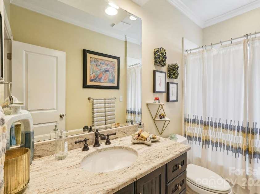 1701 Dearmon Drive, Charlotte, NC 28205.  MLS# CAR4256232, YatesRealty ID 21415. 