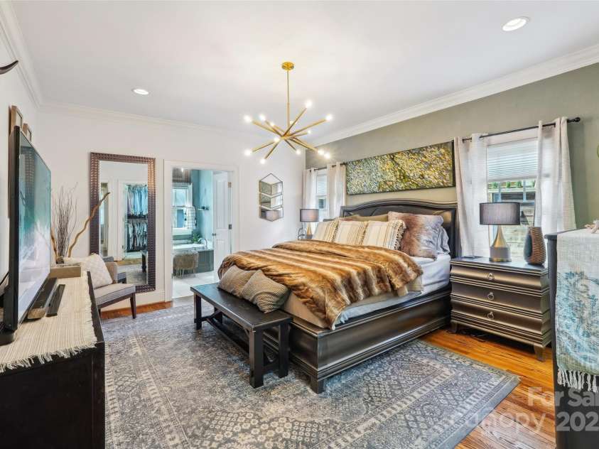 1701 Dearmon Drive, Charlotte, NC 28205.  MLS# CAR4256232, YatesRealty ID 21415. 