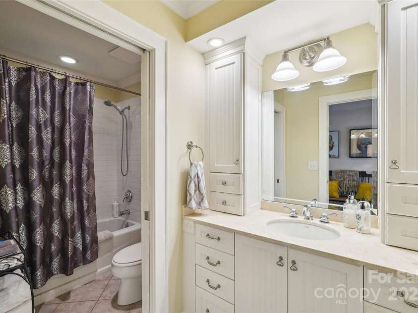 1701 Dearmon Drive, Charlotte, NC 28205.  MLS# CAR4256232, YatesRealty ID 21415. 