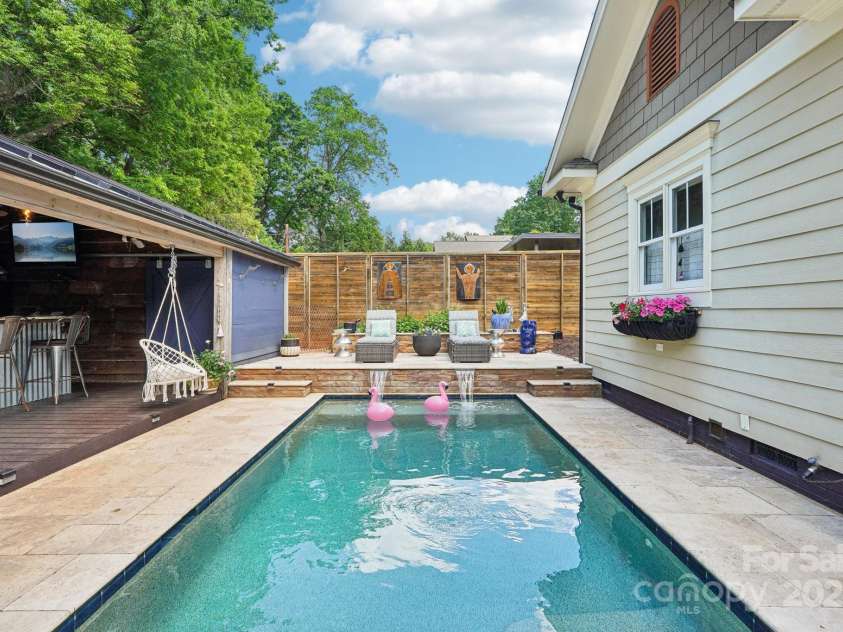 1701 Dearmon Drive, Charlotte, NC 28205.  MLS# CAR4256232, YatesRealty ID 21415. 