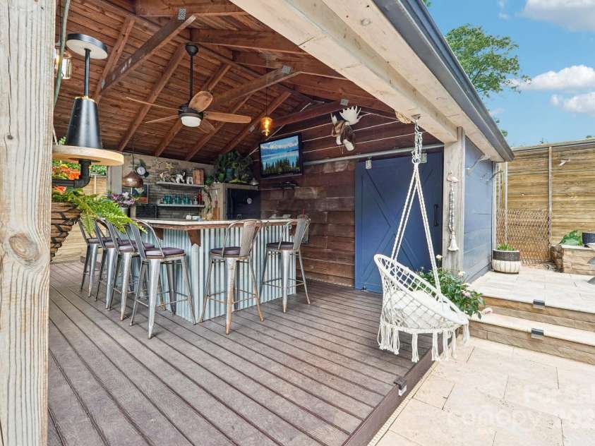 1701 Dearmon Drive, Charlotte, NC 28205.  MLS# CAR4256232, YatesRealty ID 21415. 