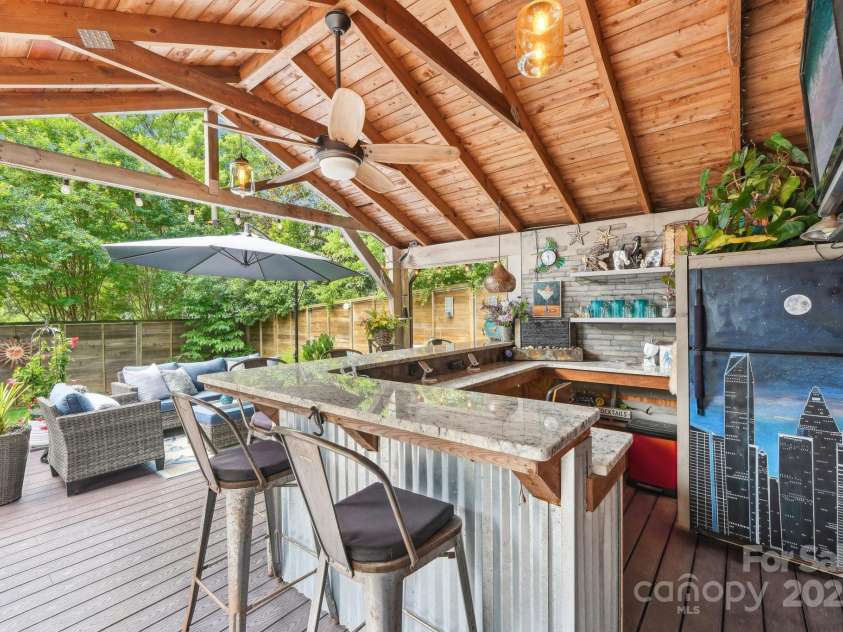 1701 Dearmon Drive, Charlotte, NC 28205.  MLS# CAR4256232, YatesRealty ID 21415. 