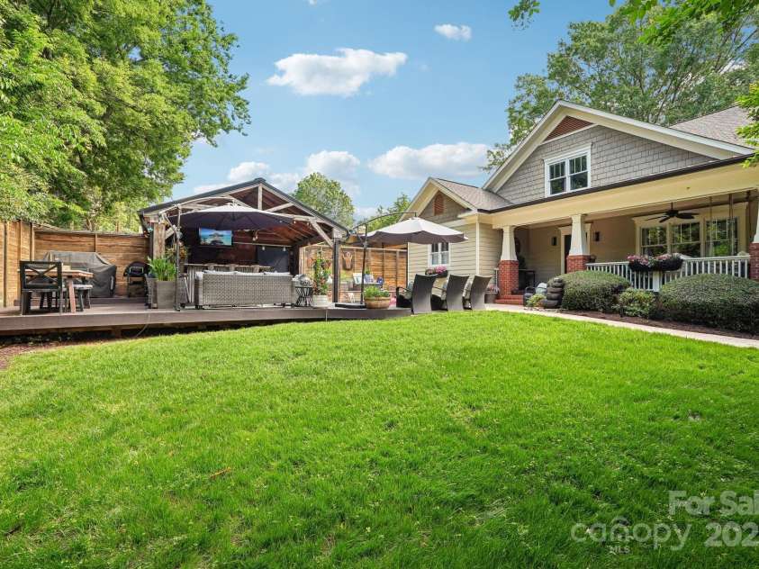 1701 Dearmon Drive, Charlotte, NC 28205.  MLS# CAR4256232, YatesRealty ID 21415. 