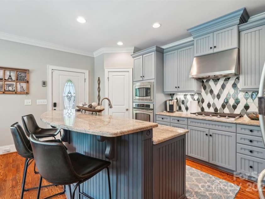 1701 Dearmon Drive, Charlotte, NC 28205.  MLS# CAR4256232, YatesRealty ID 21415. 