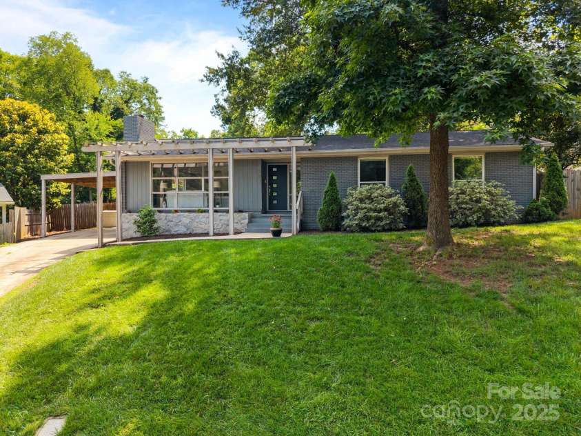917 Dent Court, Charlotte, NC 28210.  MLS# CAR4259659, YatesRealty ID 21417. 