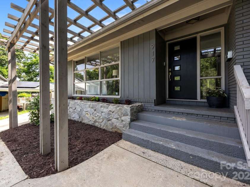 917 Dent Court, Charlotte, NC 28210.  MLS# CAR4259659, YatesRealty ID 21417. 