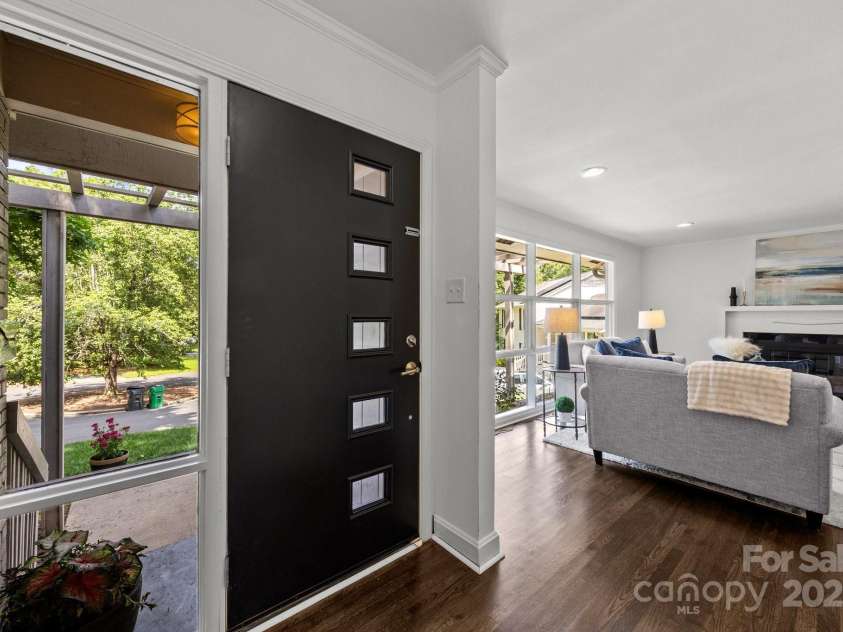 917 Dent Court, Charlotte, NC 28210.  MLS# CAR4259659, YatesRealty ID 21417. 