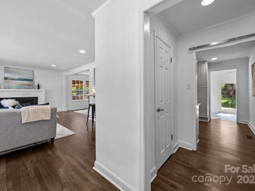 917 Dent Court, Charlotte, NC 28210.  MLS# CAR4259659, YatesRealty ID 21417. 