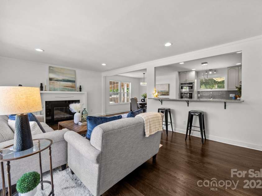 917 Dent Court, Charlotte, NC 28210.  MLS# CAR4259659, YatesRealty ID 21417. 