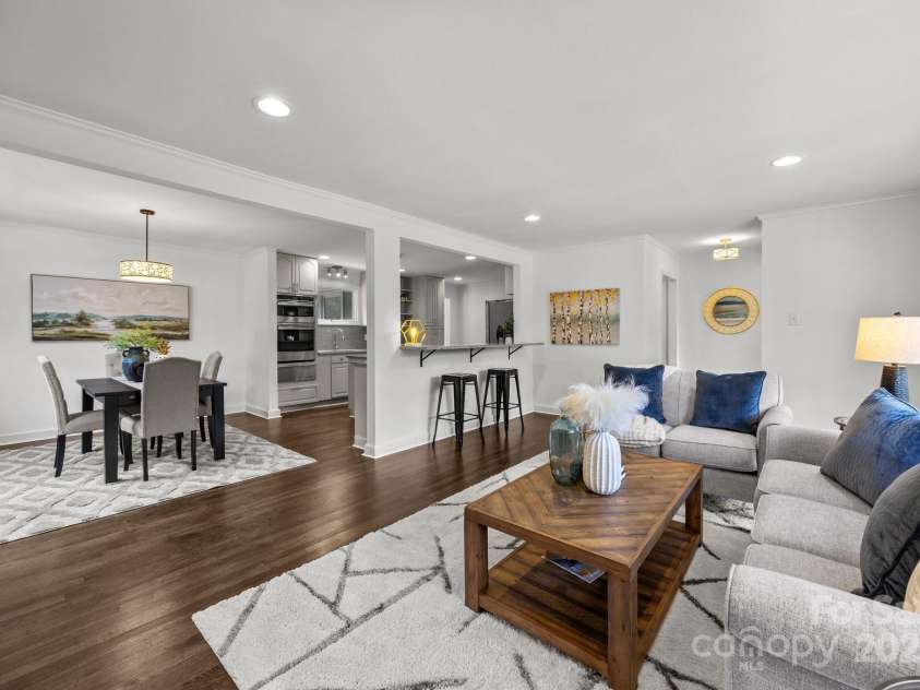 917 Dent Court, Charlotte, NC 28210.  MLS# CAR4259659, YatesRealty ID 21417. 