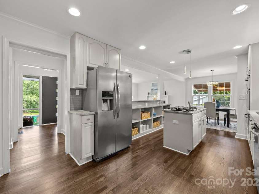 917 Dent Court, Charlotte, NC 28210.  MLS# CAR4259659, YatesRealty ID 21417. 