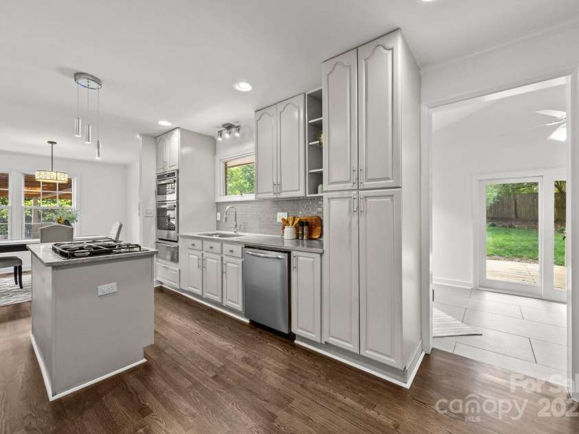 917 Dent Court, Charlotte, NC 28210.  MLS# CAR4259659, YatesRealty ID 21417. 