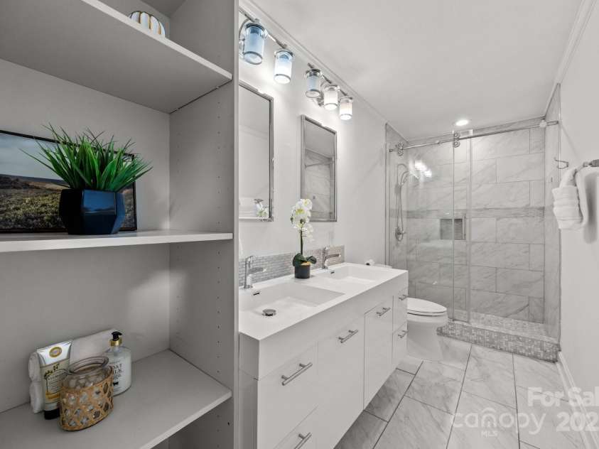 917 Dent Court, Charlotte, NC 28210.  MLS# CAR4259659, YatesRealty ID 21417. 