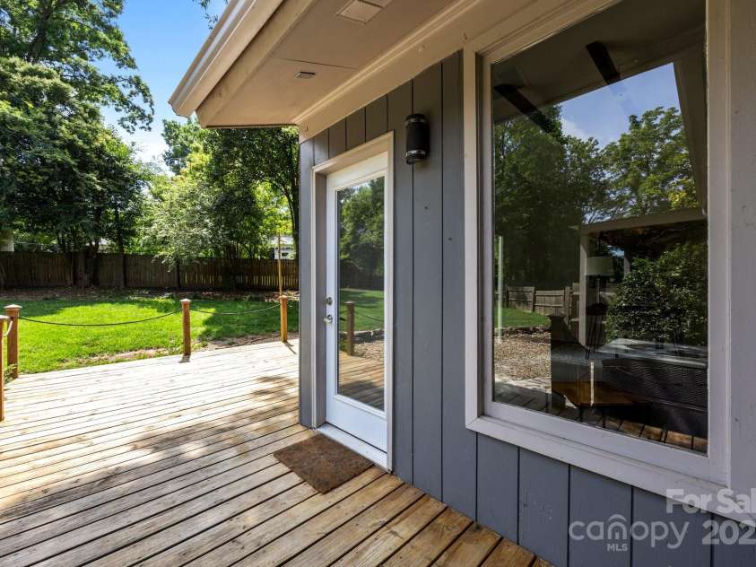 917 Dent Court, Charlotte, NC 28210.  MLS# CAR4259659, YatesRealty ID 21417. 