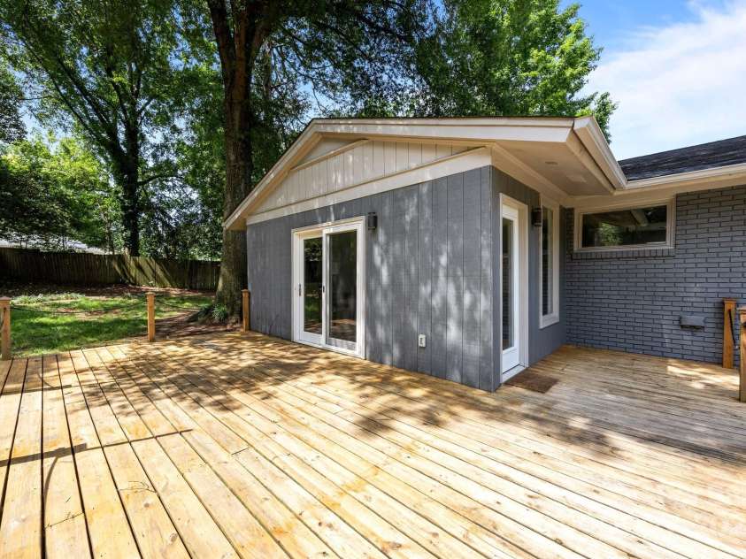 917 Dent Court, Charlotte, NC 28210.  MLS# CAR4259659, YatesRealty ID 21417. 