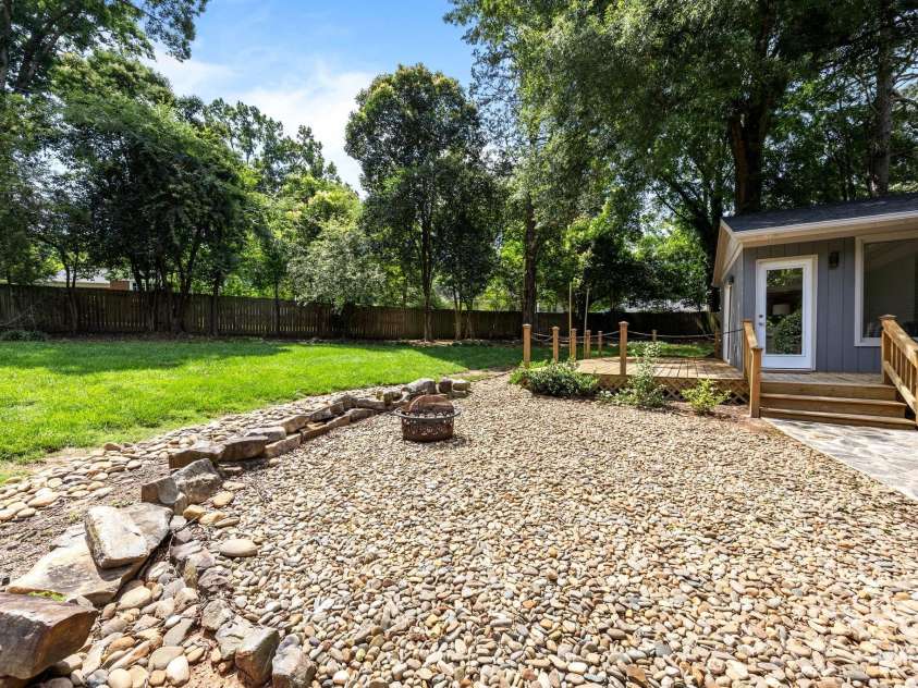 917 Dent Court, Charlotte, NC 28210.  MLS# CAR4259659, YatesRealty ID 21417. 