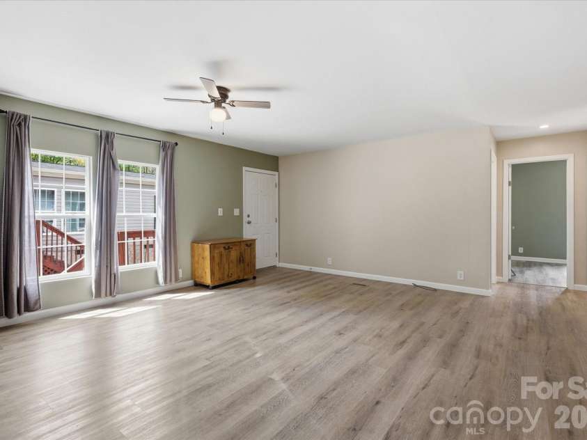 106 Central Avenue, Swannanoa, NC 28778.  MLS# CAR4375092, YatesRealty ID 21418. 