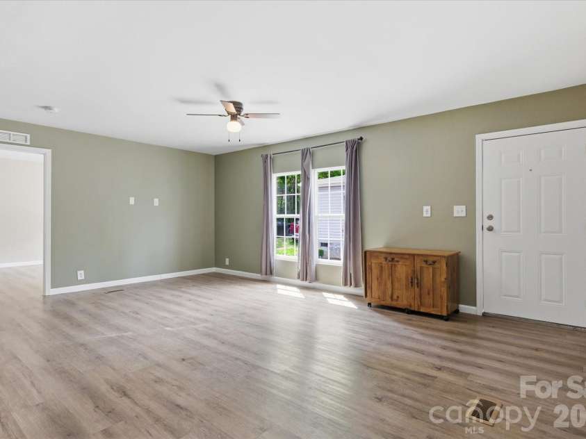 106 Central Avenue, Swannanoa, NC 28778.  MLS# CAR4375092, YatesRealty ID 21418. 