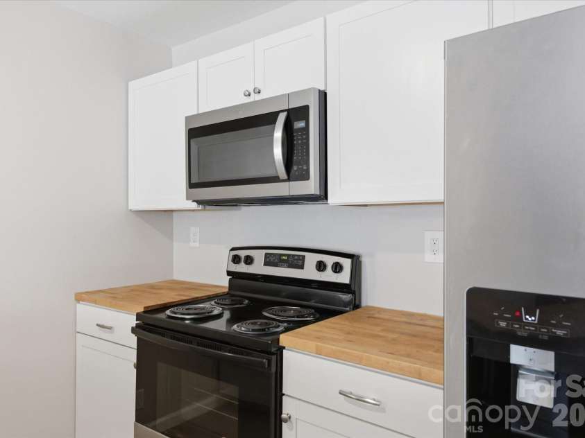 106 Central Avenue, Swannanoa, NC 28778.  MLS# CAR4375092, YatesRealty ID 21418. 