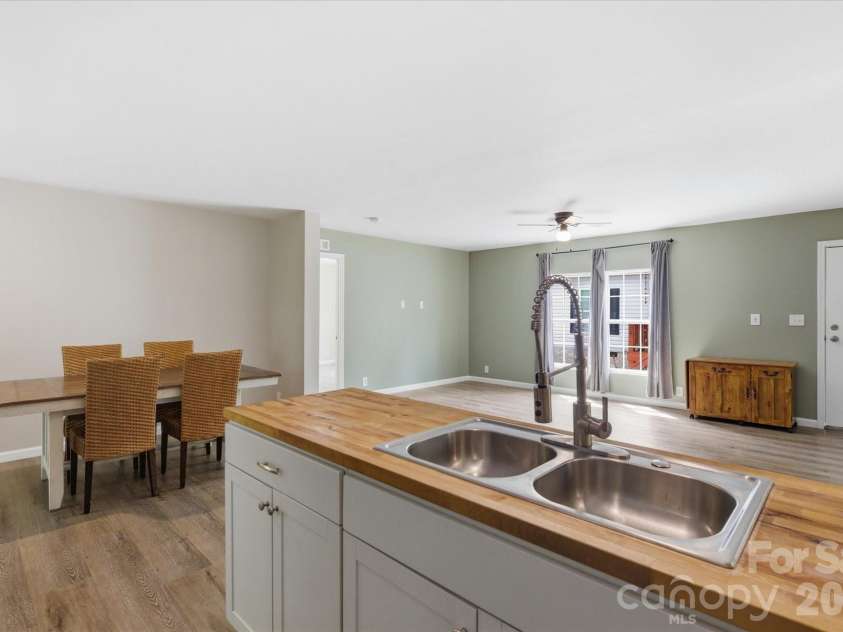 106 Central Avenue, Swannanoa, NC 28778.  MLS# CAR4375092, YatesRealty ID 21418. 