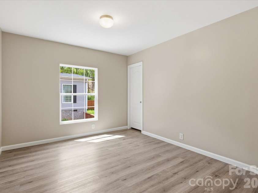 106 Central Avenue, Swannanoa, NC 28778.  MLS# CAR4375092, YatesRealty ID 21418. 