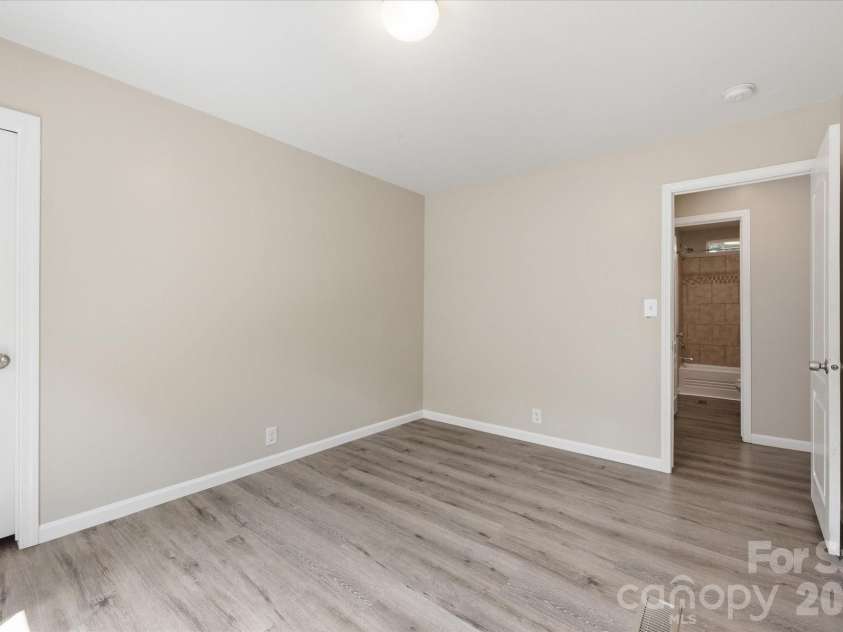 106 Central Avenue, Swannanoa, NC 28778.  MLS# CAR4375092, YatesRealty ID 21418. 