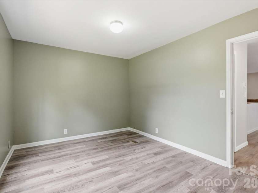 106 Central Avenue, Swannanoa, NC 28778.  MLS# CAR4375092, YatesRealty ID 21418. 