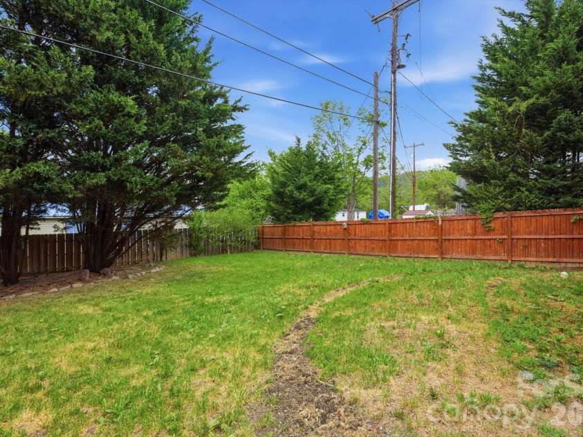 106 Central Avenue, Swannanoa, NC 28778.  MLS# CAR4375092, YatesRealty ID 21418. 