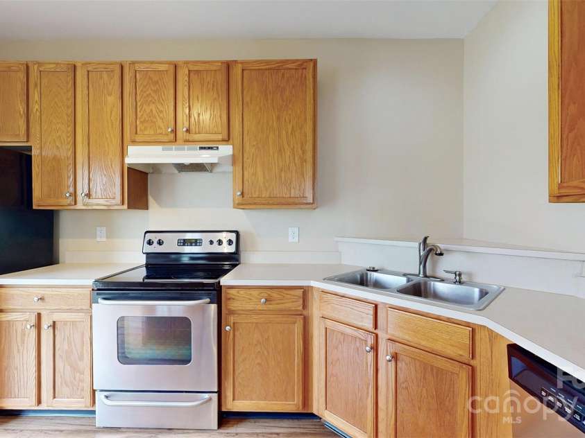 12222 Stratfield Place Circle, Pineville, NC 28134.  MLS# CAR4260155, YatesRealty ID 21419. 