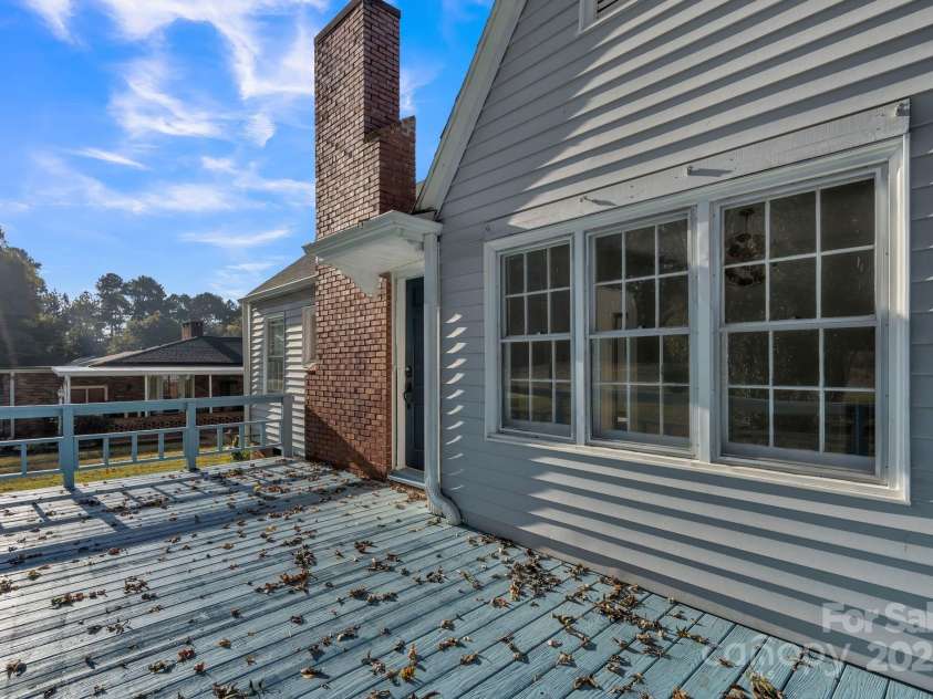 4315 Gibbon Road, Charlotte, NC 28269.  MLS# CAR4267315, YatesRealty ID 21420. 