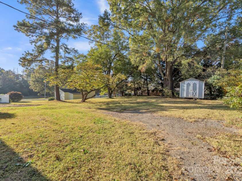 4315 Gibbon Road, Charlotte, NC 28269.  MLS# CAR4267315, YatesRealty ID 21420. 