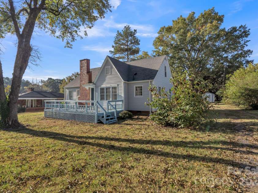 4315 Gibbon Road, Charlotte, NC 28269.  MLS# CAR4267315, YatesRealty ID 21420. 