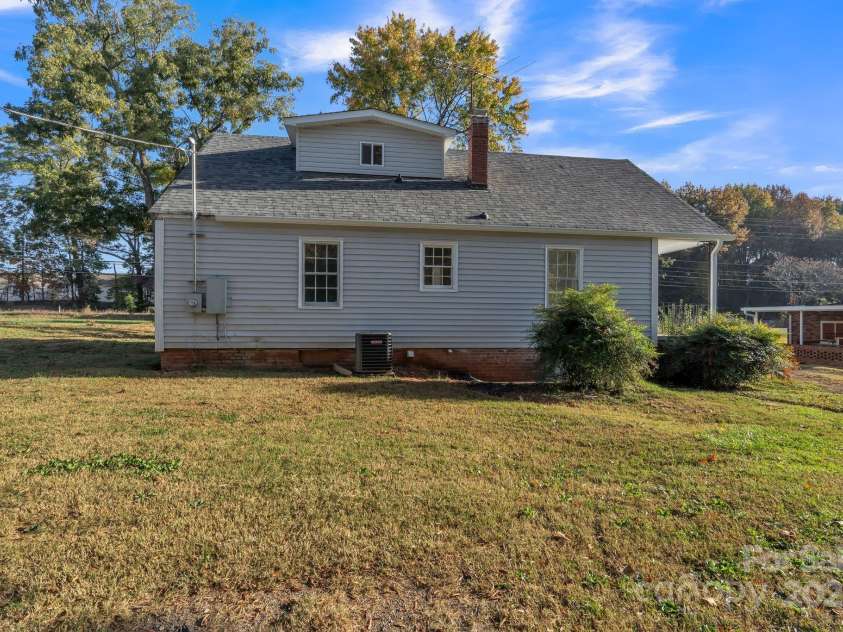 4315 Gibbon Road, Charlotte, NC 28269.  MLS# CAR4267315, YatesRealty ID 21420. 