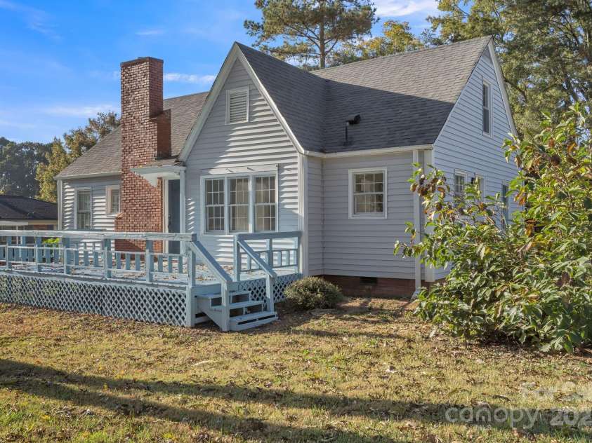 4315 Gibbon Road, Charlotte, NC 28269.  MLS# CAR4267315, YatesRealty ID 21420. 