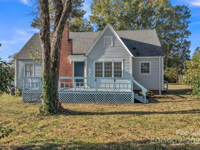 4315 Gibbon Road, Charlotte, NC 28269.  MLS# CAR4267315, YatesRealty ID 21420. 