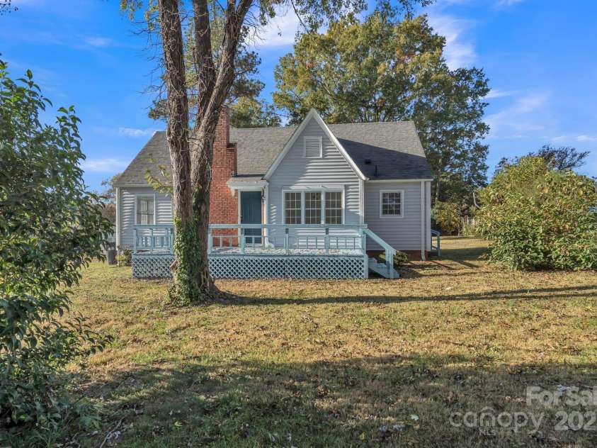4315 Gibbon Road, Charlotte, NC 28269.  MLS# CAR4267315, YatesRealty ID 21420. 
