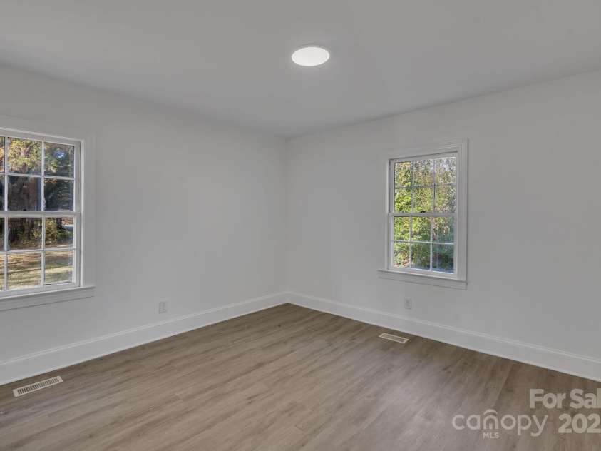 4315 Gibbon Road, Charlotte, NC 28269.  MLS# CAR4267315, YatesRealty ID 21420. 