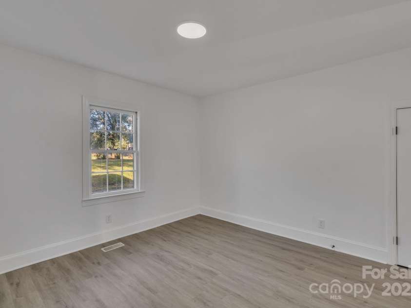 4315 Gibbon Road, Charlotte, NC 28269.  MLS# CAR4267315, YatesRealty ID 21420. 