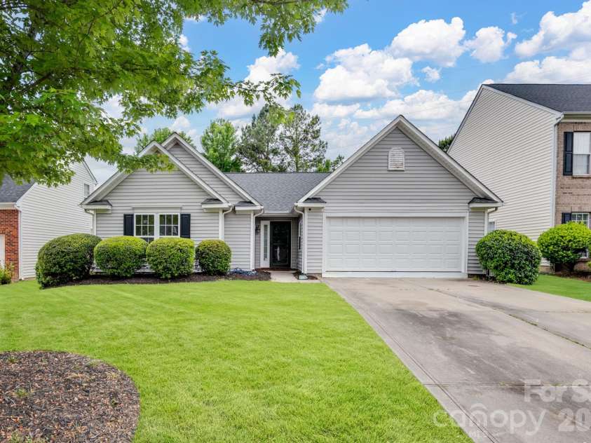 5123 Sunburst Lane, Charlotte, NC 28213.  MLS# CAR4379493, YatesRealty ID 21420. 