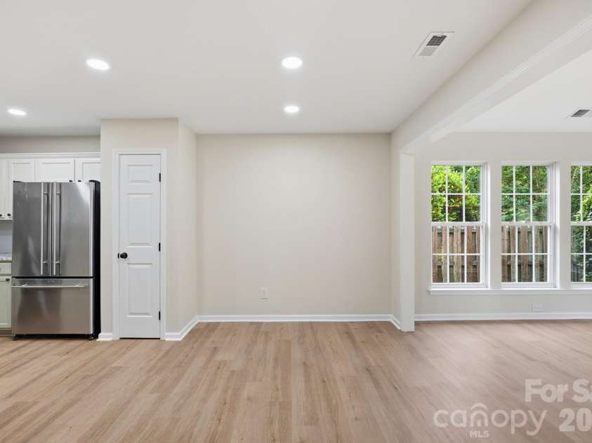 5123 Sunburst Lane, Charlotte, NC 28213.  MLS# CAR4379493, YatesRealty ID 21420. 