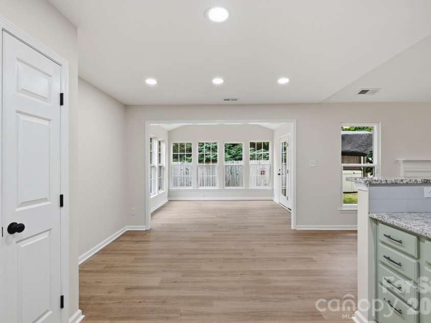 5123 Sunburst Lane, Charlotte, NC 28213.  MLS# CAR4379493, YatesRealty ID 21420. 