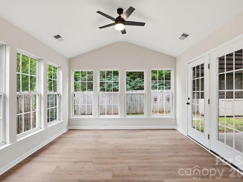 5123 Sunburst Lane, Charlotte, NC 28213.  MLS# CAR4379493, YatesRealty ID 21420. 