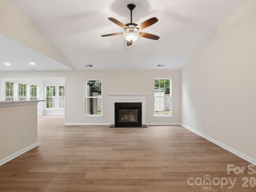 5123 Sunburst Lane, Charlotte, NC 28213.  MLS# CAR4379493, YatesRealty ID 21420. 