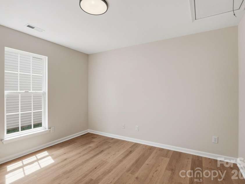 5123 Sunburst Lane, Charlotte, NC 28213.  MLS# CAR4379493, YatesRealty ID 21420. 