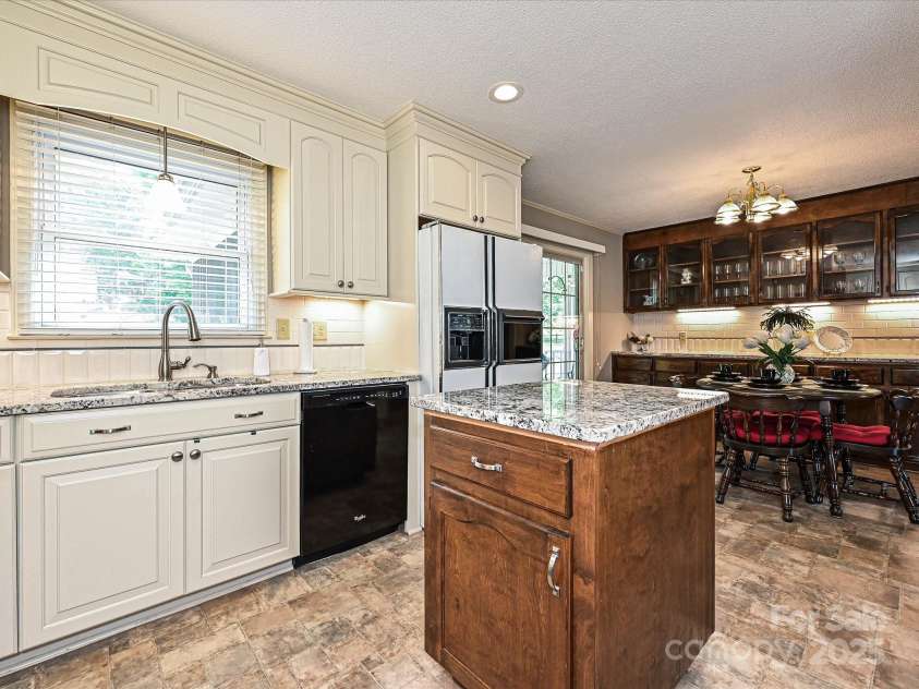 407 Buckoak Street, Stanley, NC 28164.  MLS# CAR4261015, YatesRealty ID 21421. 