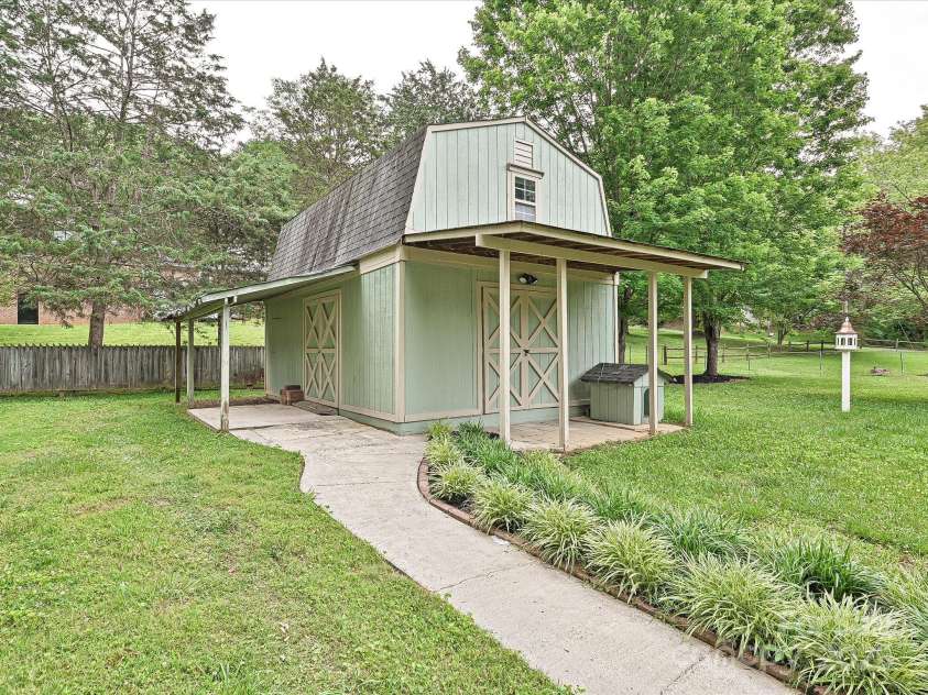 407 Buckoak Street, Stanley, NC 28164.  MLS# CAR4261015, YatesRealty ID 21421. 